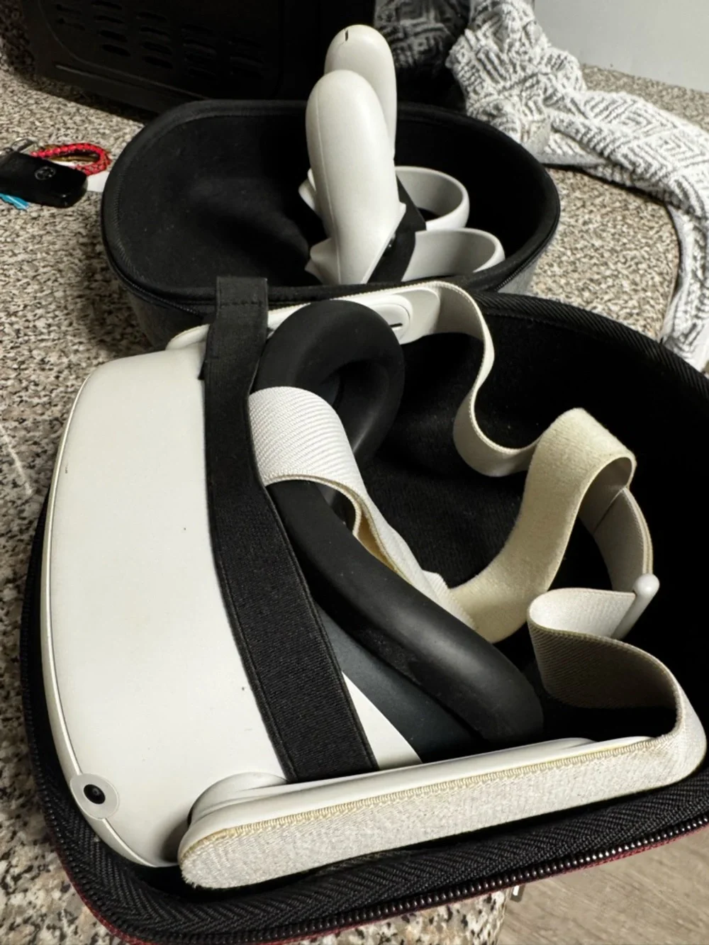 Quest 2 White VR Headset with White Controllers